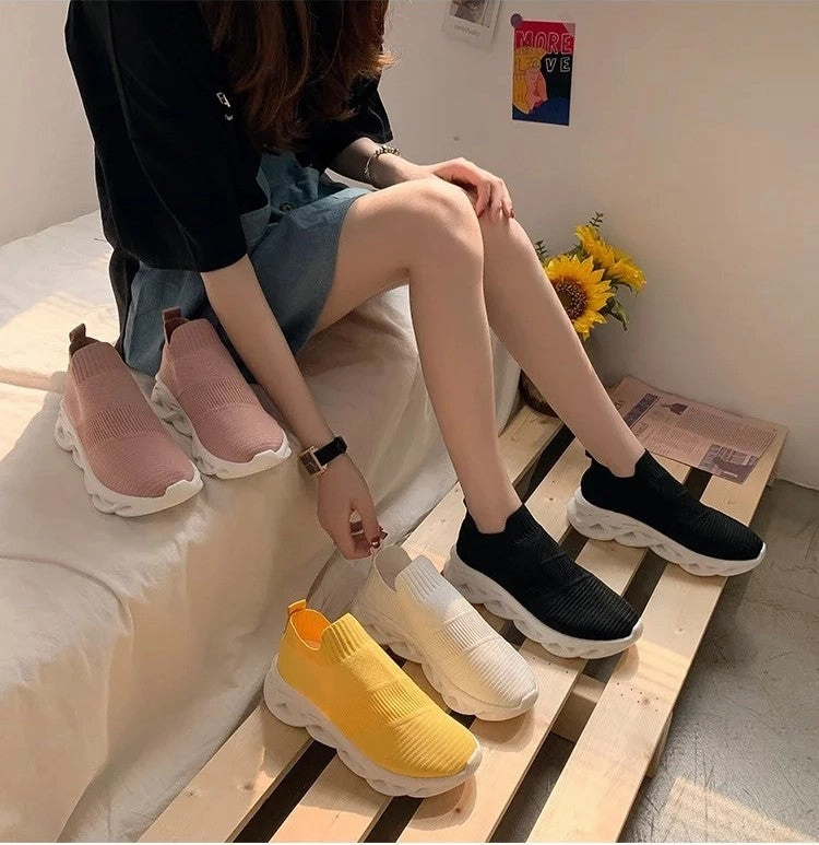 Fashionable Slip-On Running Shoes for Women Run 70s 2.0 Shoes