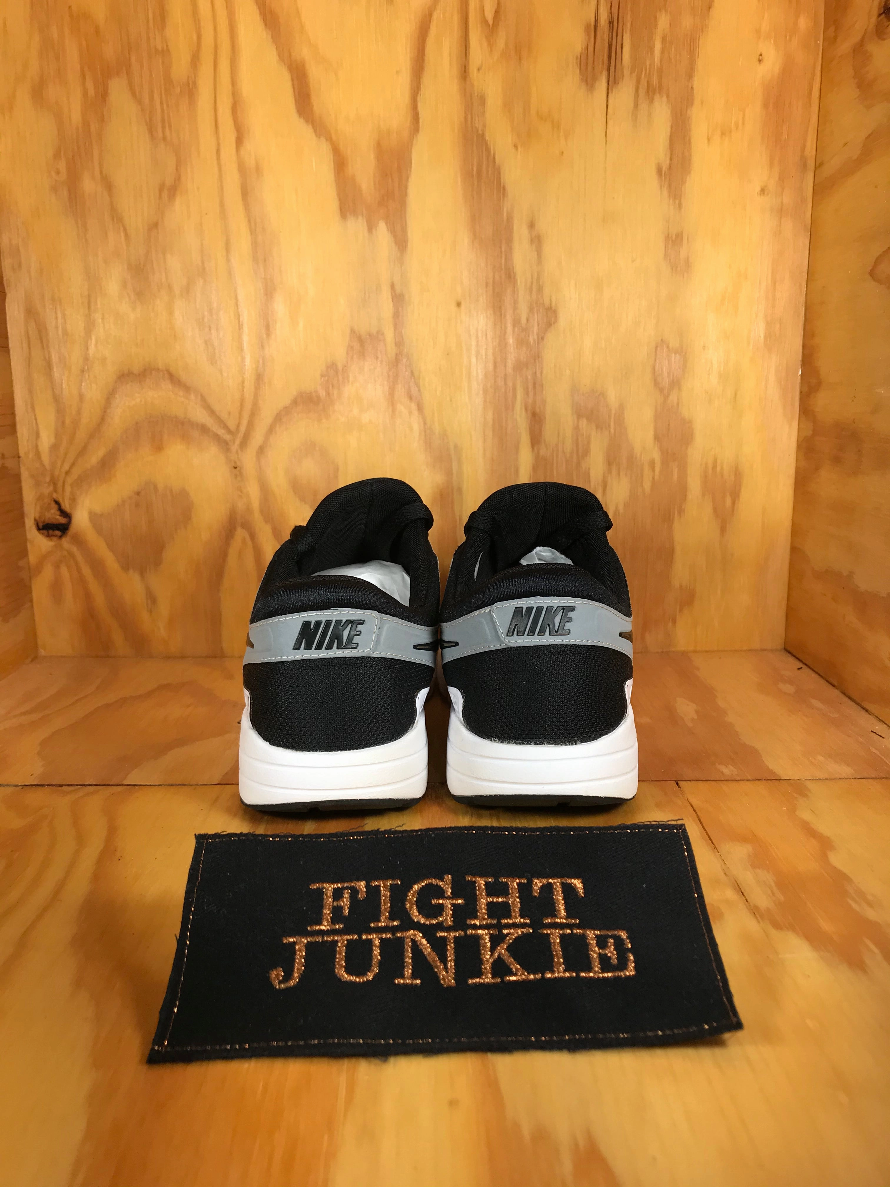 The Asics Shoes NIKE AIR MAX ZERO Womens Size 7 Athletic Shoes Sneakers