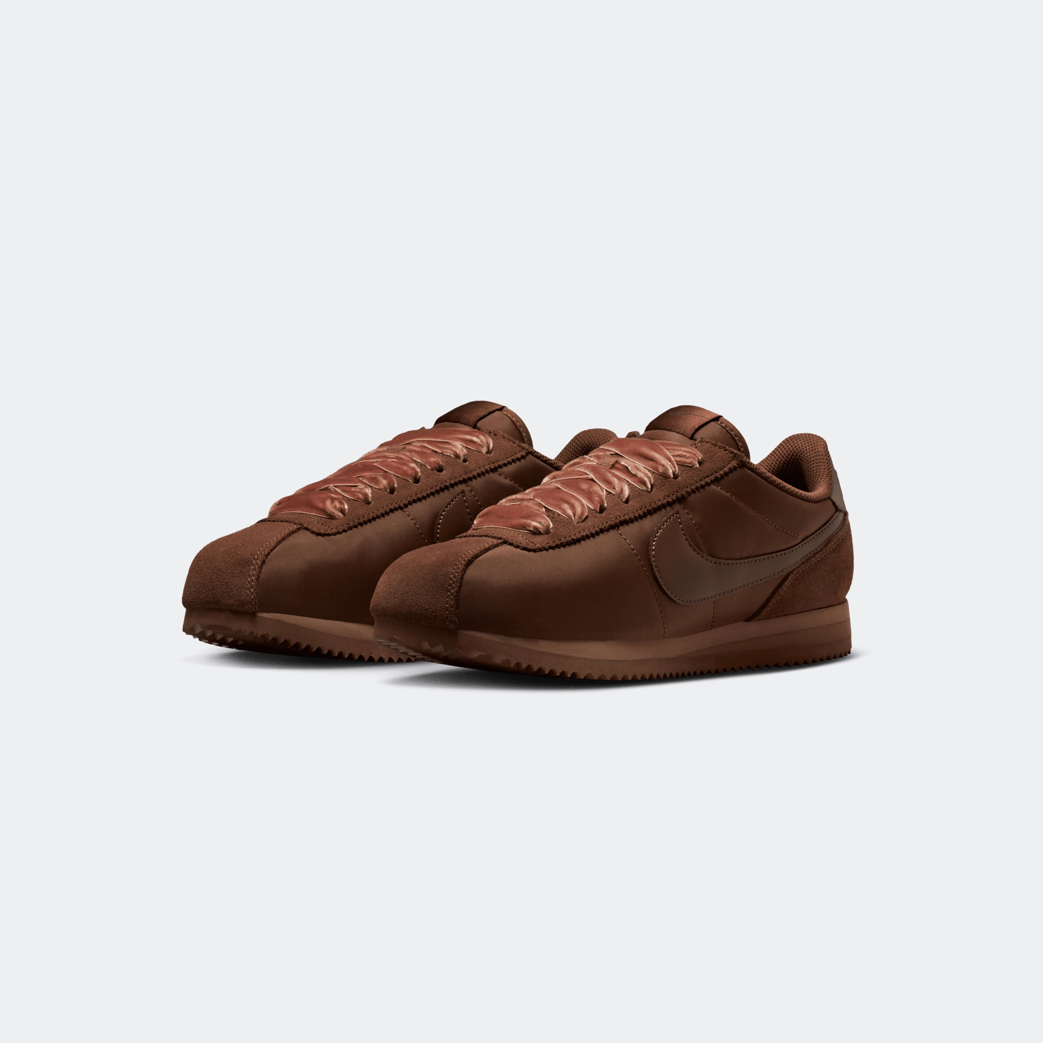 Asics Upcourt 5 Badminton Shoes W Nike Cortez "Fuana Brown"