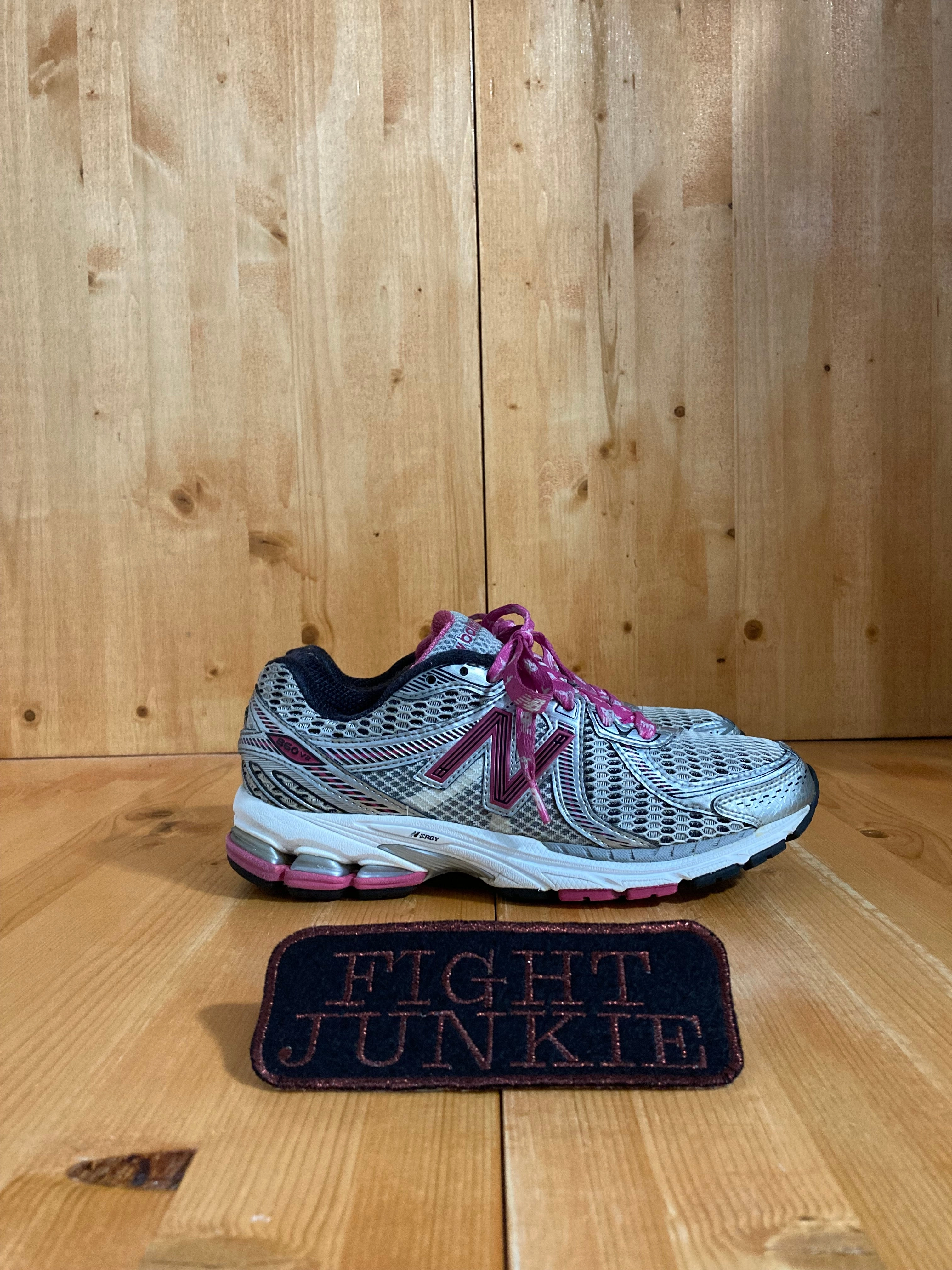New Balance Classics 574 Women's NEW BALANCE 860 V2 SUSAN G KOMEN Breast Cancer Women Size 7.5B Shoes Sneakers Silver W860KM2