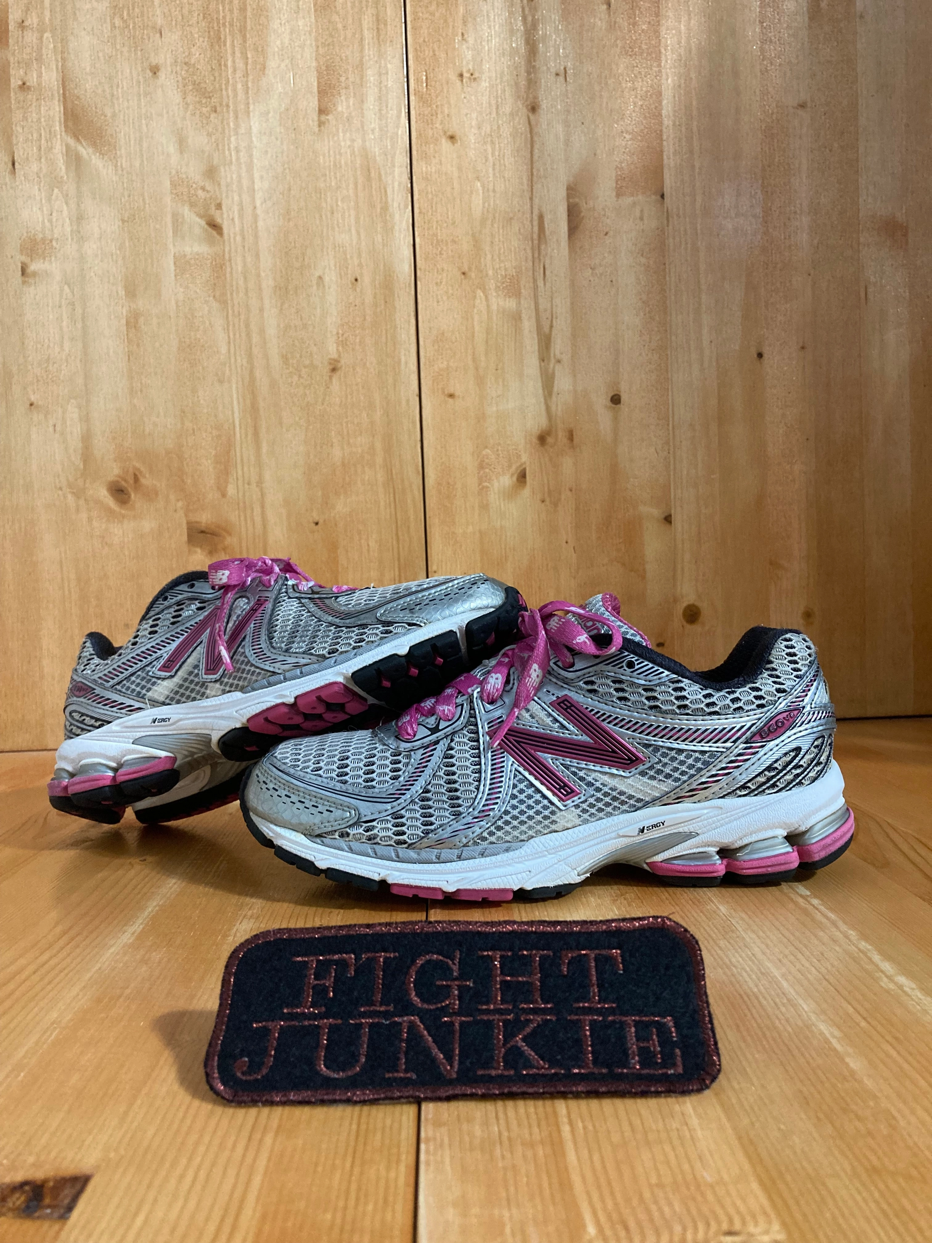 NEW BALANCE 860 V2 SUSAN G KOMEN Breast Cancer Women Size 7.5B Shoes Sneakers Silver W860KM2 New Balance 527 Women's