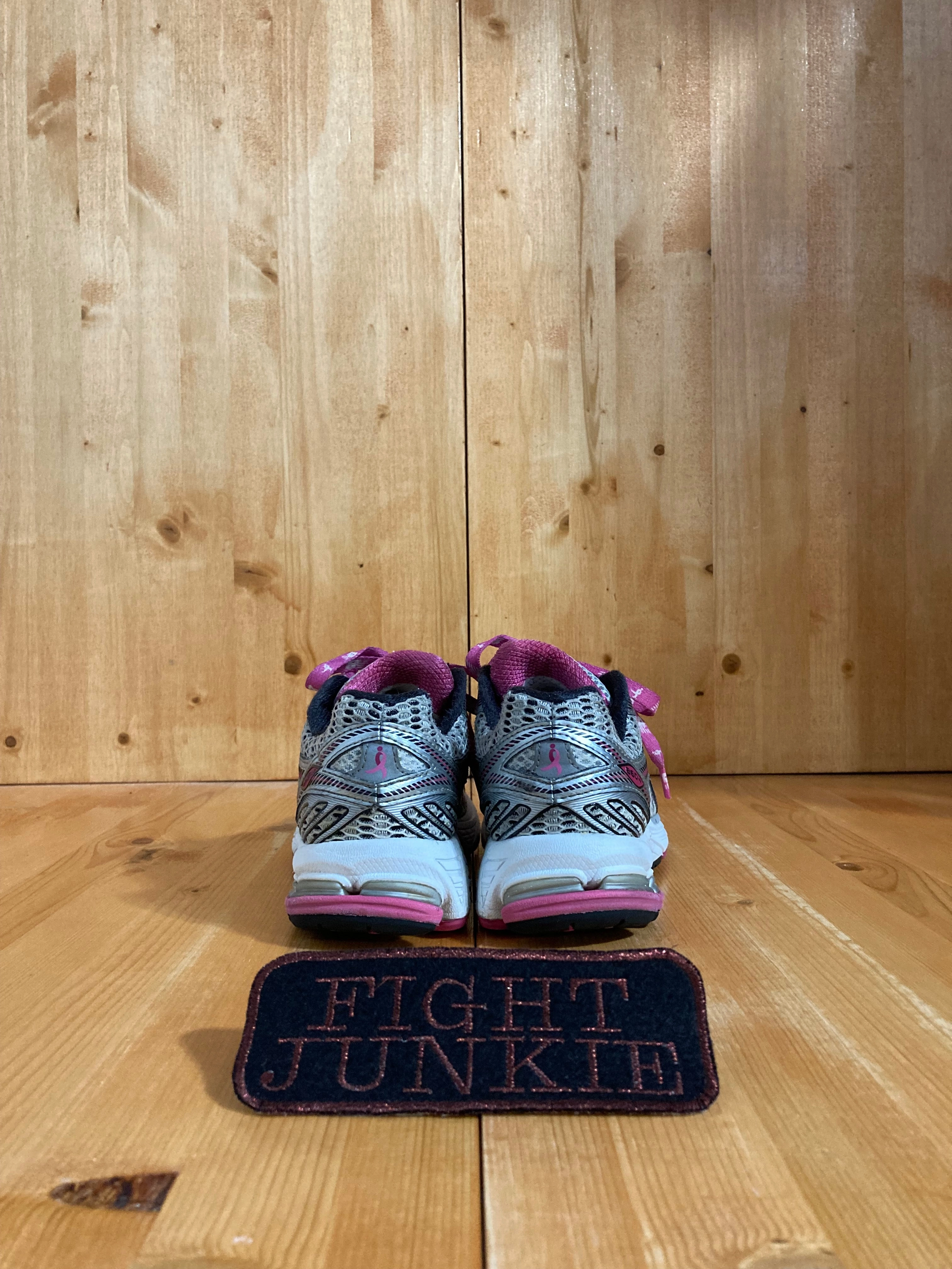 NEW BALANCE 860 V2 SUSAN G KOMEN Breast Cancer Women Size 7.5B Shoes Sneakers Silver W860KM2 New Balance 2002r Black And Grey