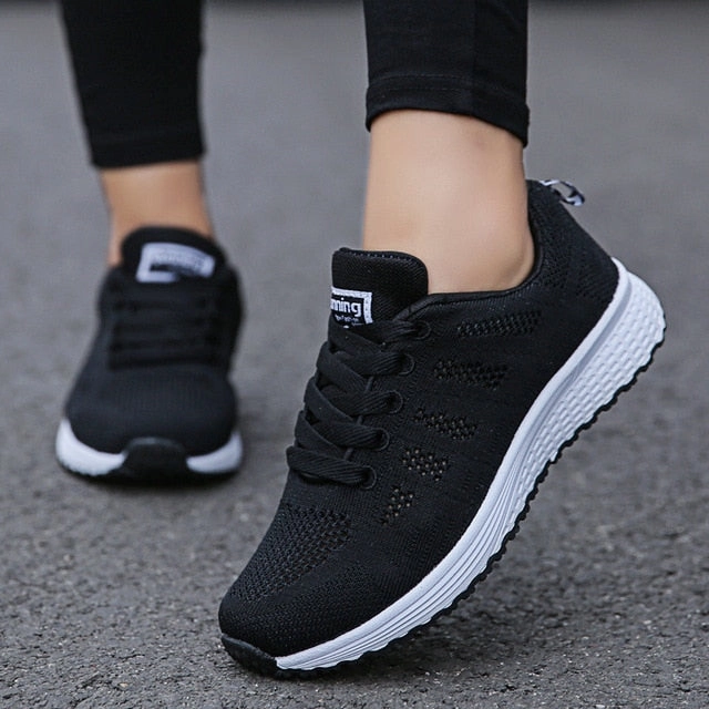 Women Casual Shoes Fashion Breathable Walking Mesh Flat Shoes Woman White Sneakers Women 2020 Tenis Feminino Female Shoes Pronation Flat Feet Running Shoes
