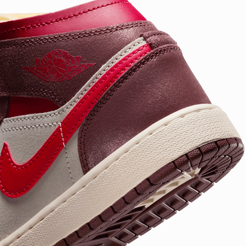 Carbon Running Asics Air Jordan 1 Mid GS 'Bread, Butter & Sole'