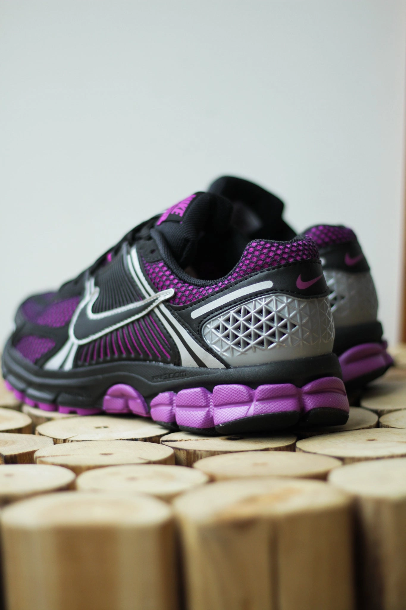Asics Super Shoe ZOOM VOMERO 5 "VIVID PURPLE"