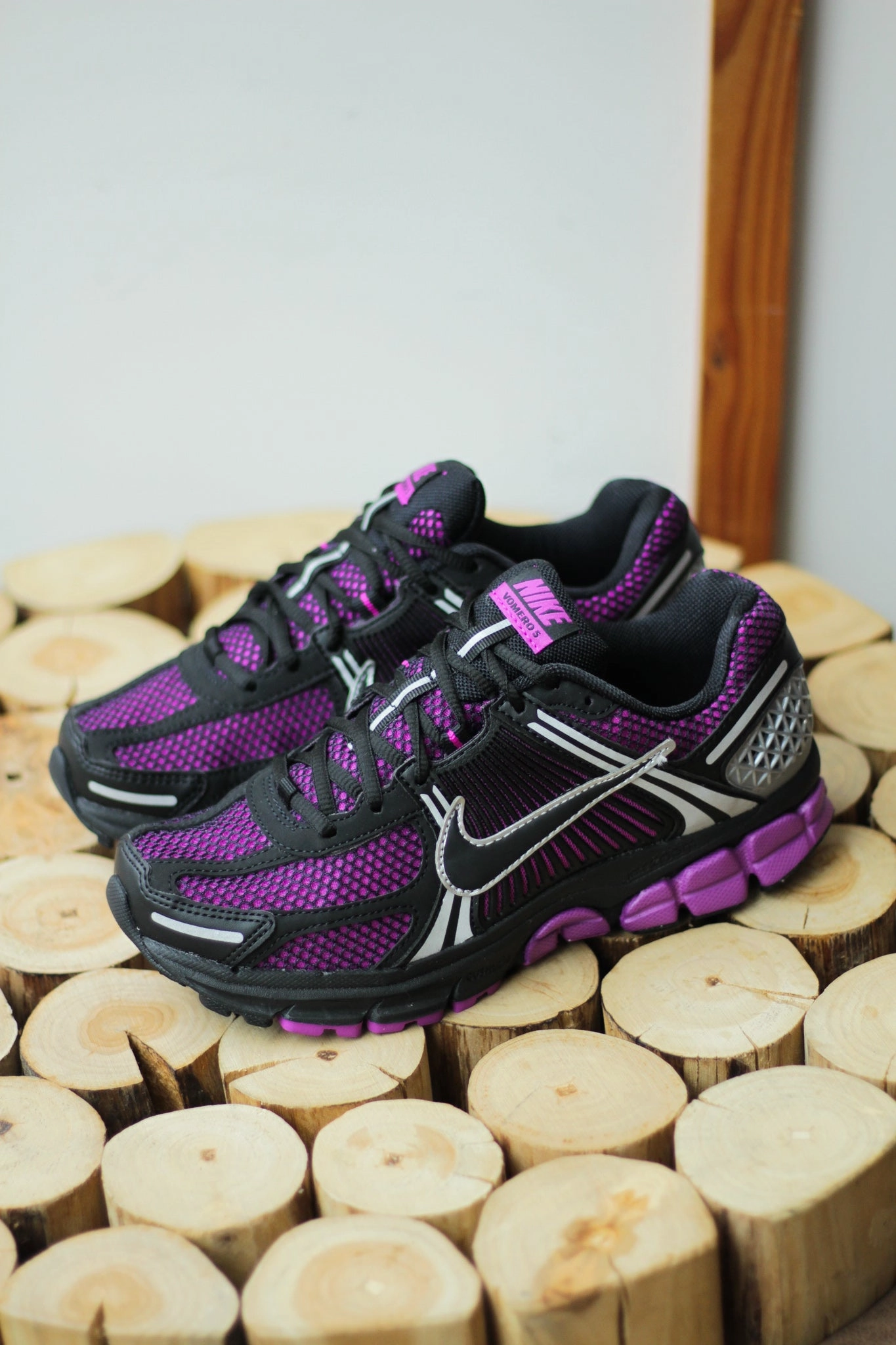 ZOOM VOMERO 5 "VIVID PURPLE" Asics Volleyball Shoes